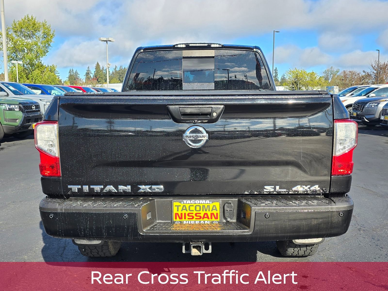 Used 2017 Nissan Titan SL AWD/4WD image 4
