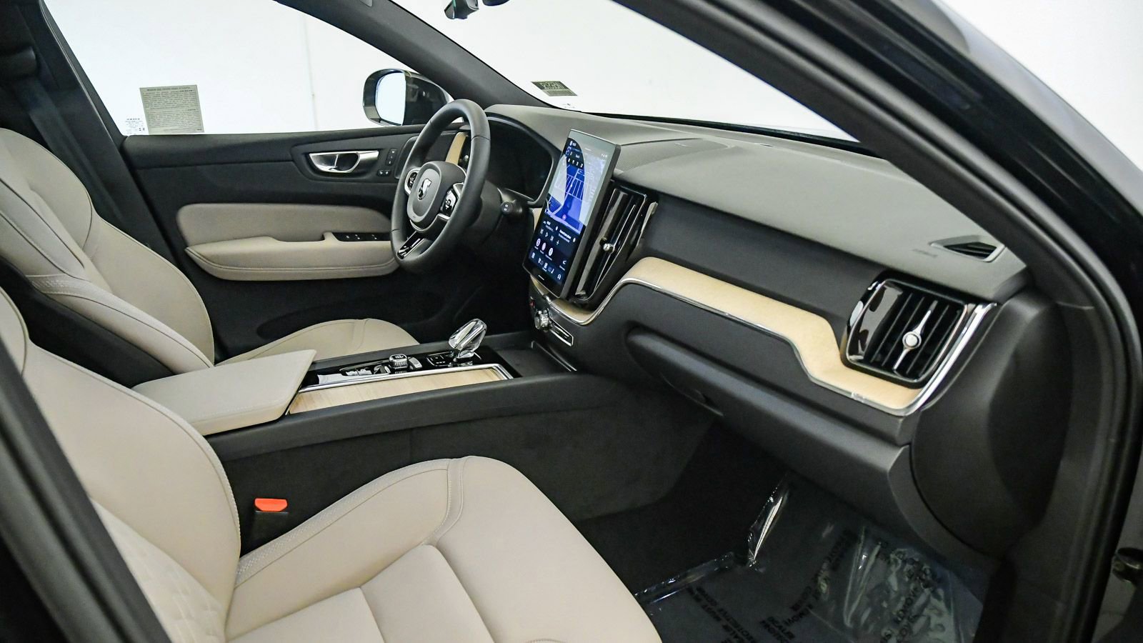 Certified 2026 Volvo XC60 B5 Plus w/ Protection Package Premier AWD/4WD image 16