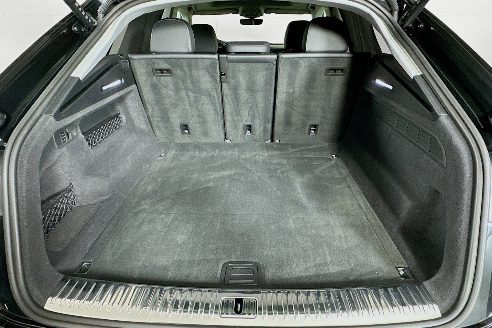 Used 2023 Audi Q8 Prestige w/ Prestige Package image 22