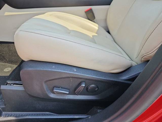 Used 2020 Ford Edge Titanium FWD image 17
