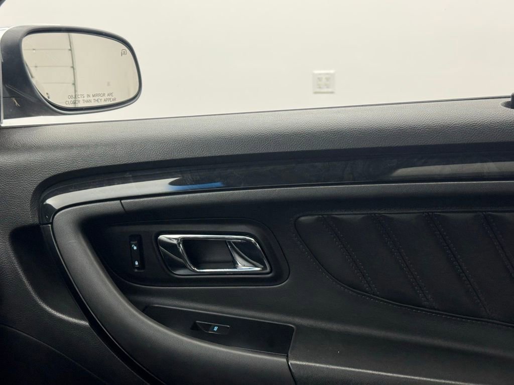 Used 2010 Ford Taurus Limited FWD image 38