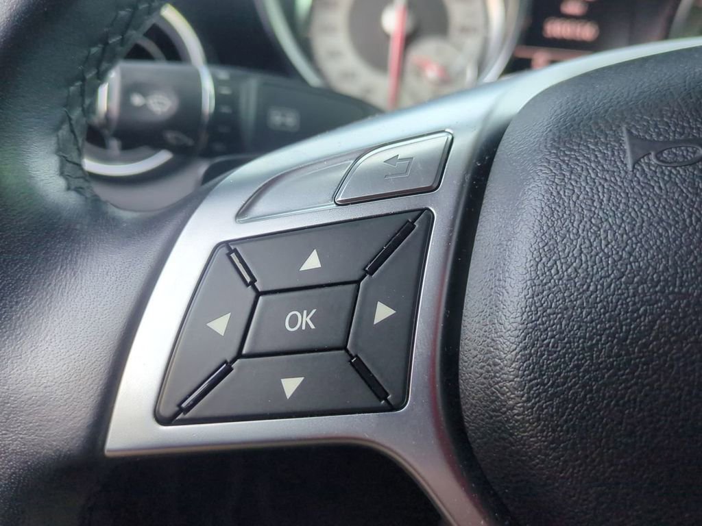 Used 2013 Mercedes-Benz SLK 250 image 14