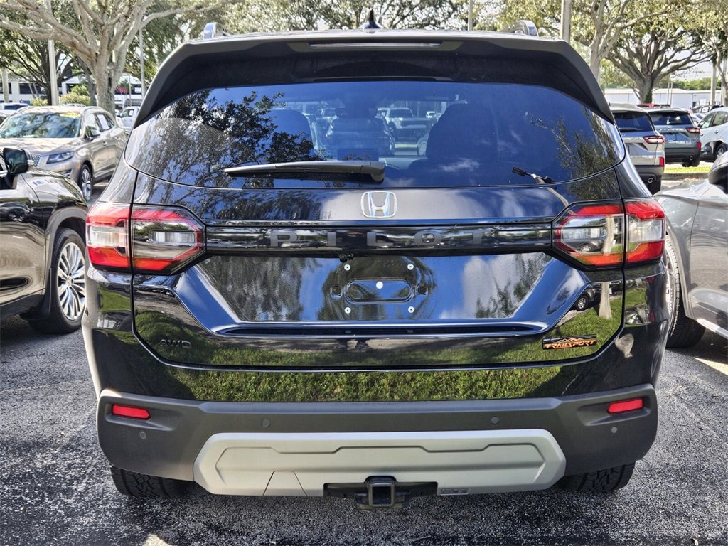 Used 2025 Honda Pilot TrailSport image 3
