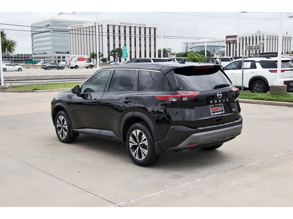 Used 2022 Nissan Rogue SV image 4
