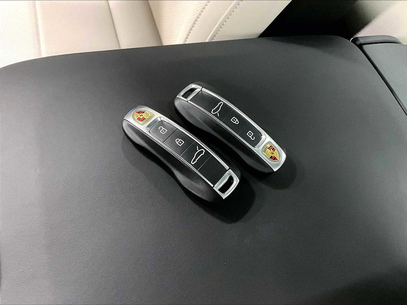 Used 2026 Porsche Panamera 4 image 39