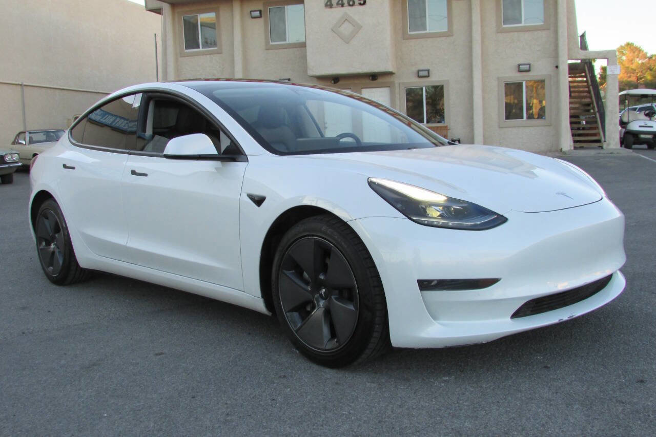 Used 2021 Tesla Model 3 Standard Range Plus image 9