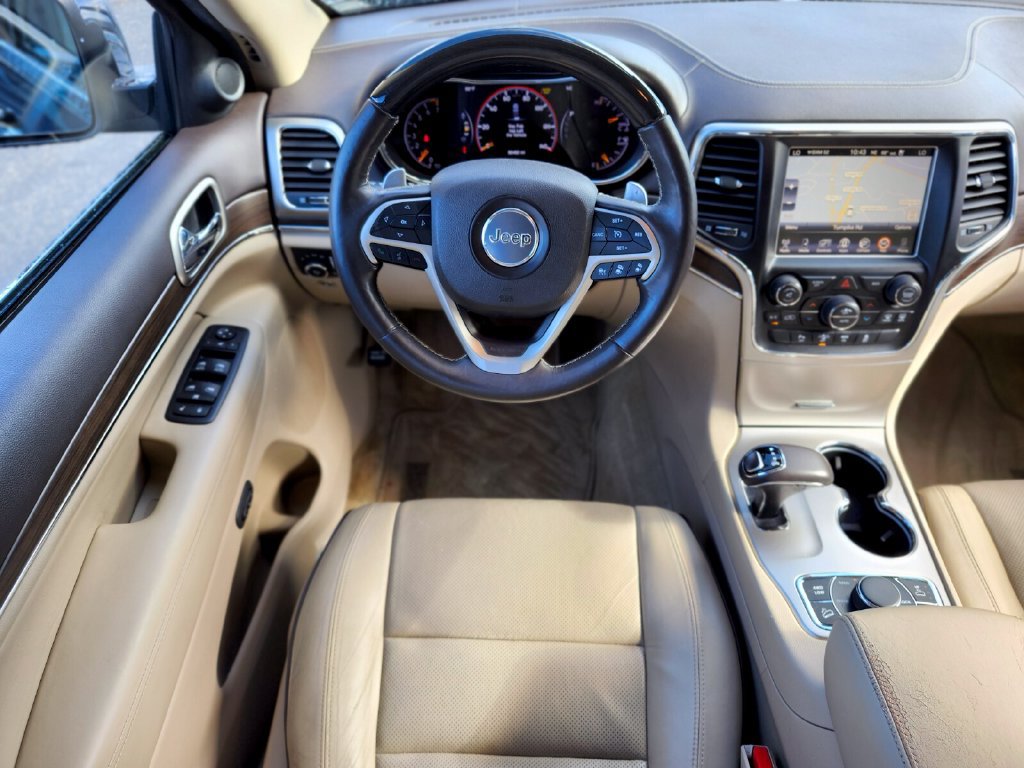Used 2015 Jeep Grand Cherokee Overland w/ Advanced Technology Group AWD/4WD image 13