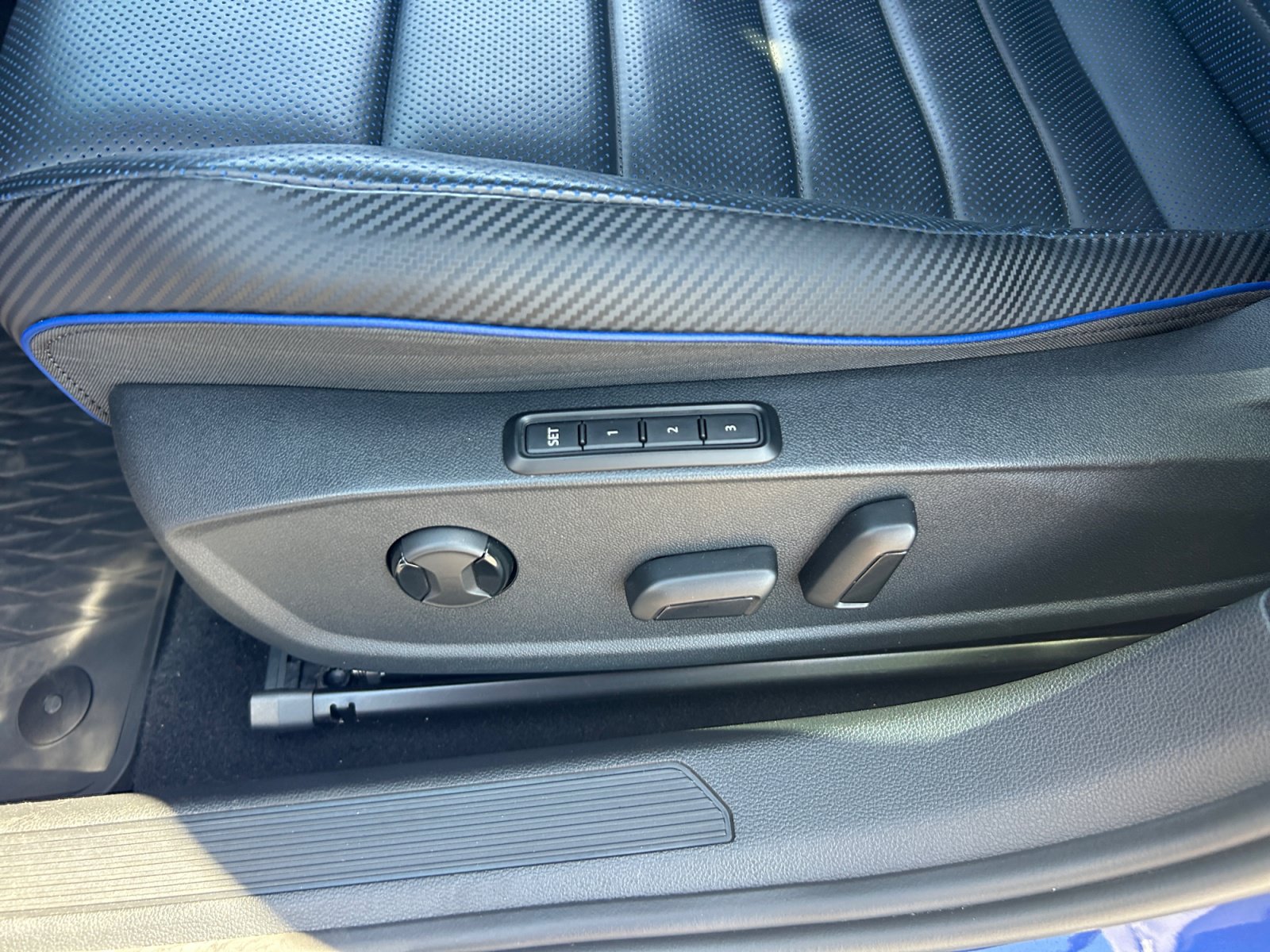 Used 2023 Volkswagen Golf R AWD/4WD image 14