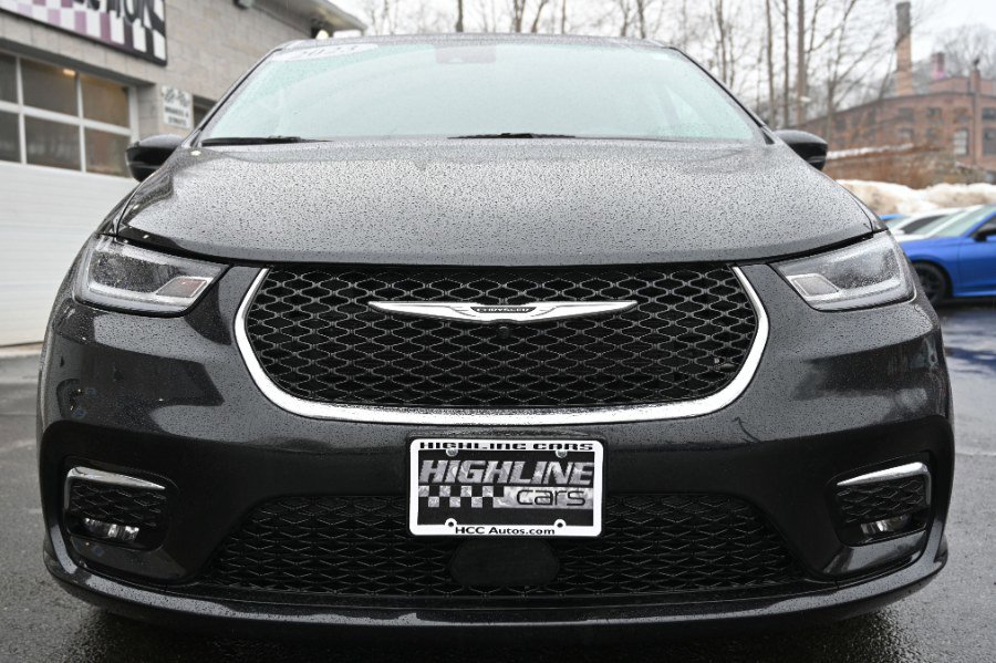 Used 2023 Chrysler Pacifica Touring-L FWD image 8