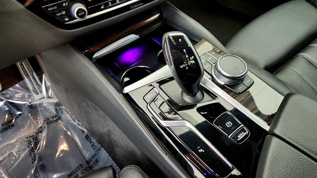 Used 2022 BMW 530i w/ M Sport Package RWD image 17