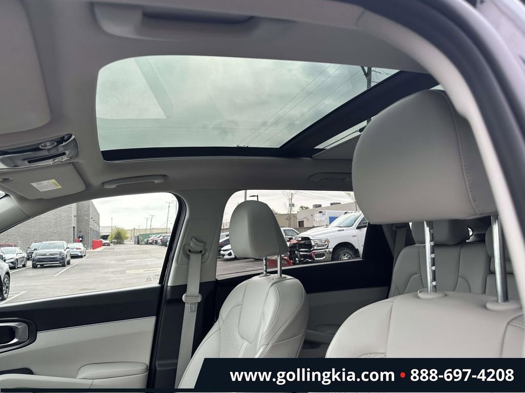 Certified 2023 Kia Sorento S w/ Panoramic Sunroof Package FWD image 18