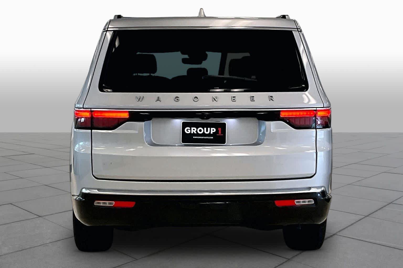 Used 2023 Jeep Wagoneer 2WD image 4