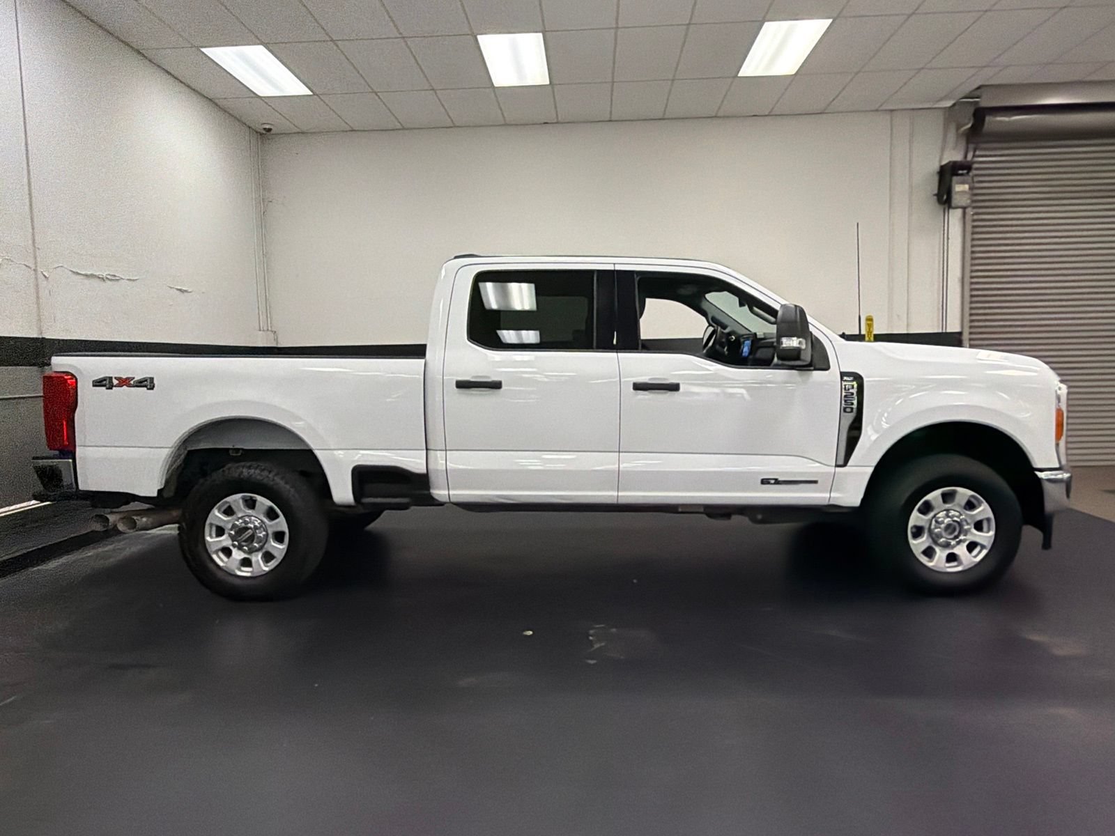 Used 2023 Ford F250 XLT AWD/4WD image 3