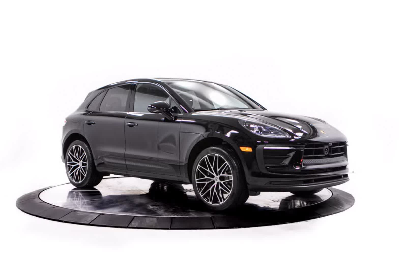 Certified 2026 Porsche Macan AWD/4WD image 9