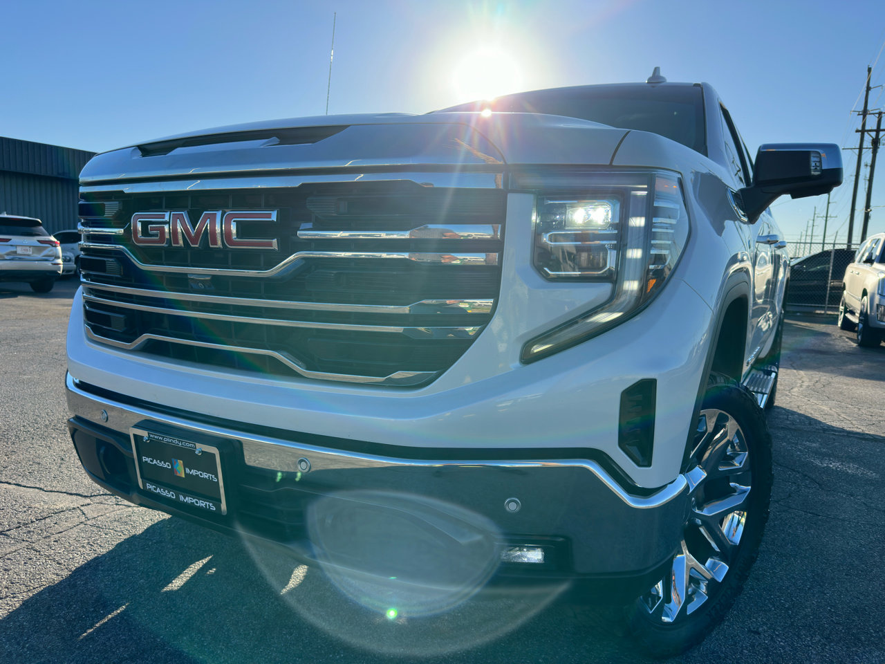 Used 2022 GMC Sierra 1500 SLT image 2