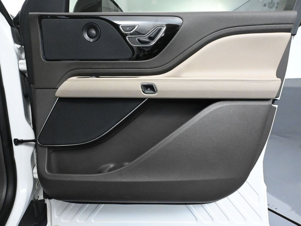 Used 2023 Lincoln Aviator Reserve image 53