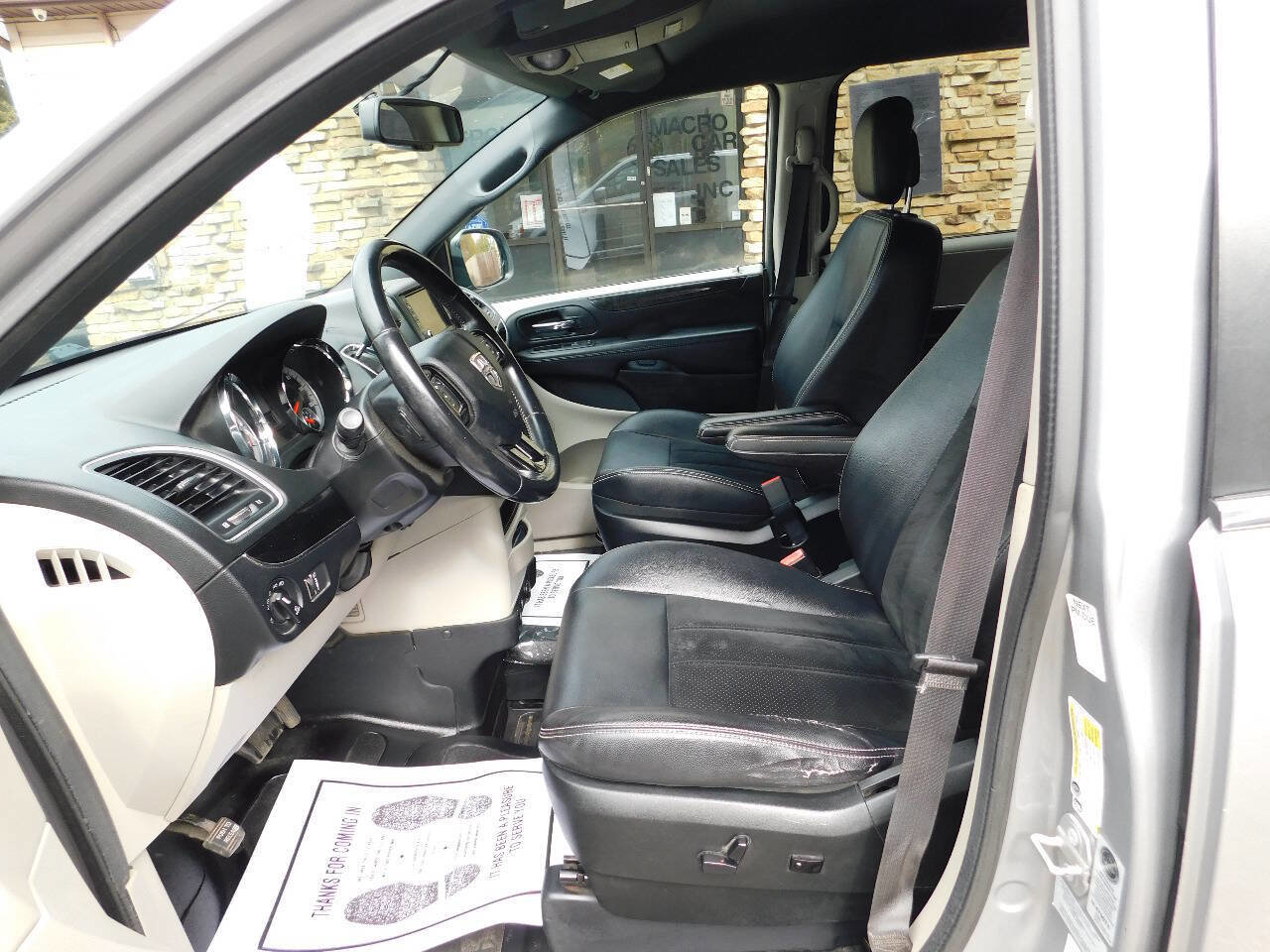 Used 2017 Dodge Grand Caravan SXT image 25