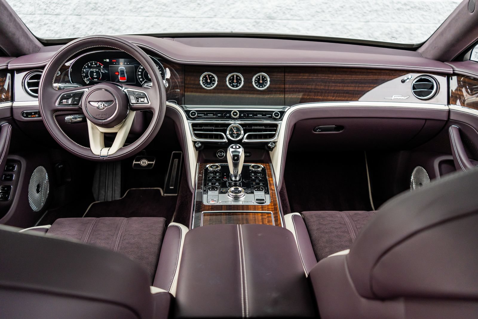 Certified 2025 Bentley Flying Spur Plug-In Hybrid AWD/4WD image 4