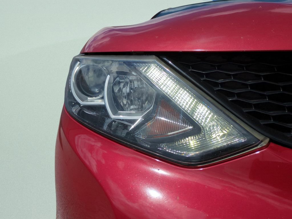 Certified 2018 Nissan Rogue Sport SV image 9