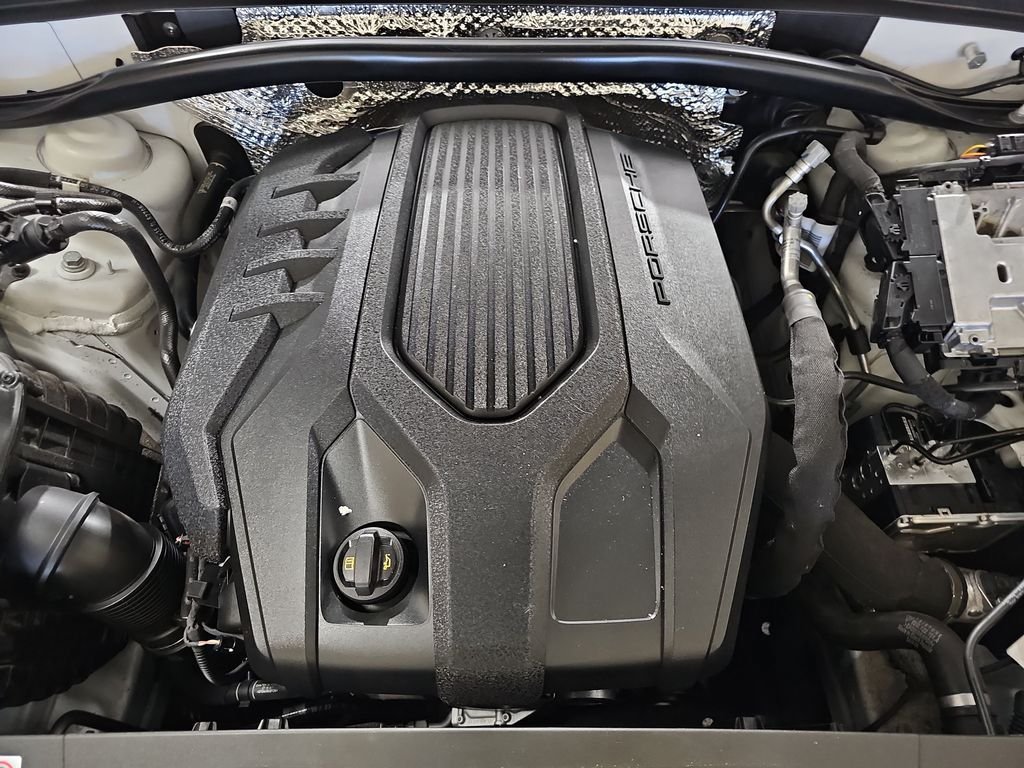 Used 2024 Porsche Macan Turbo AWD/4WD image 30