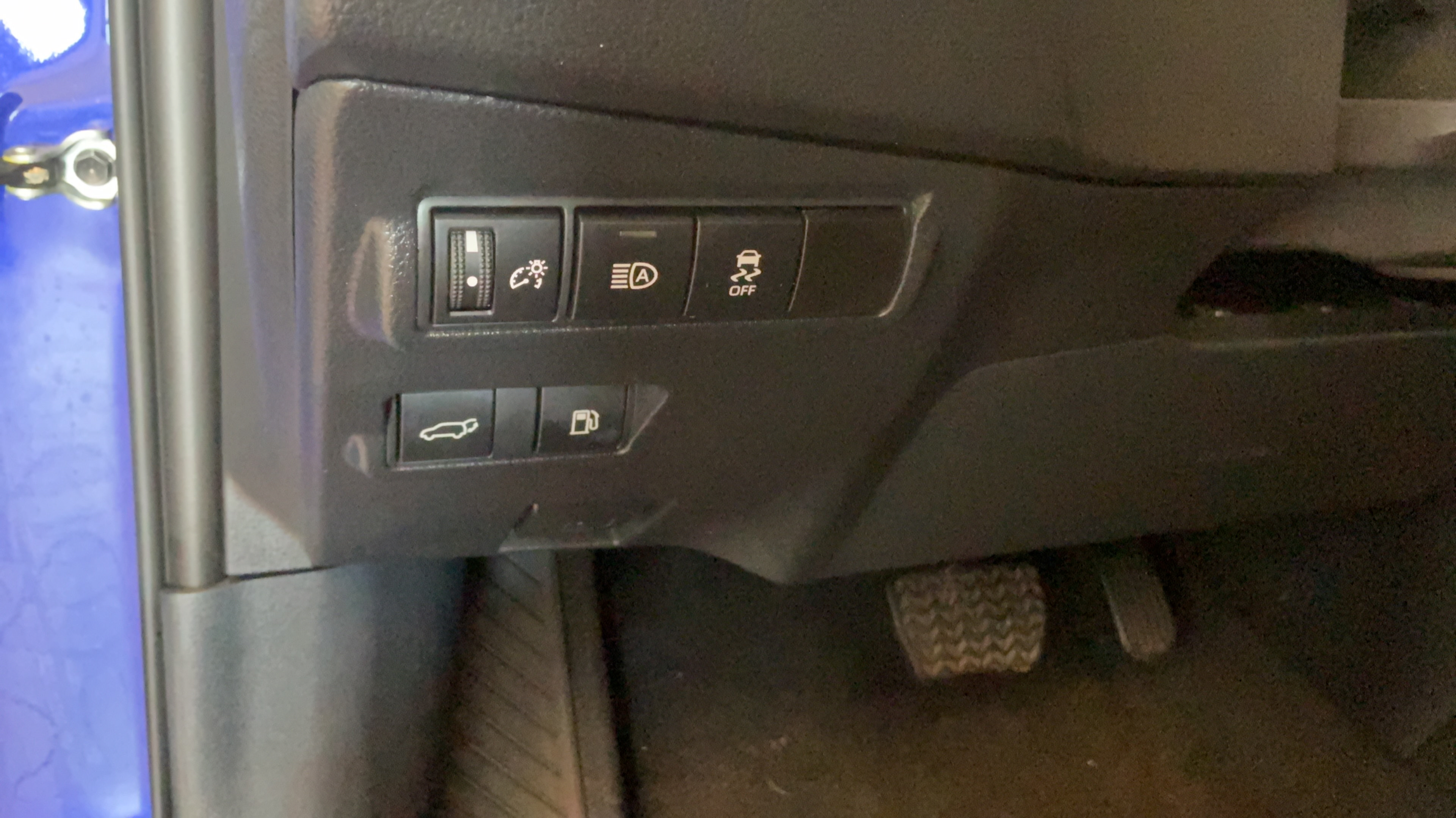 Certified 2023 Toyota Corolla Cross AWD Hybrid w/ Convenience Package image 18