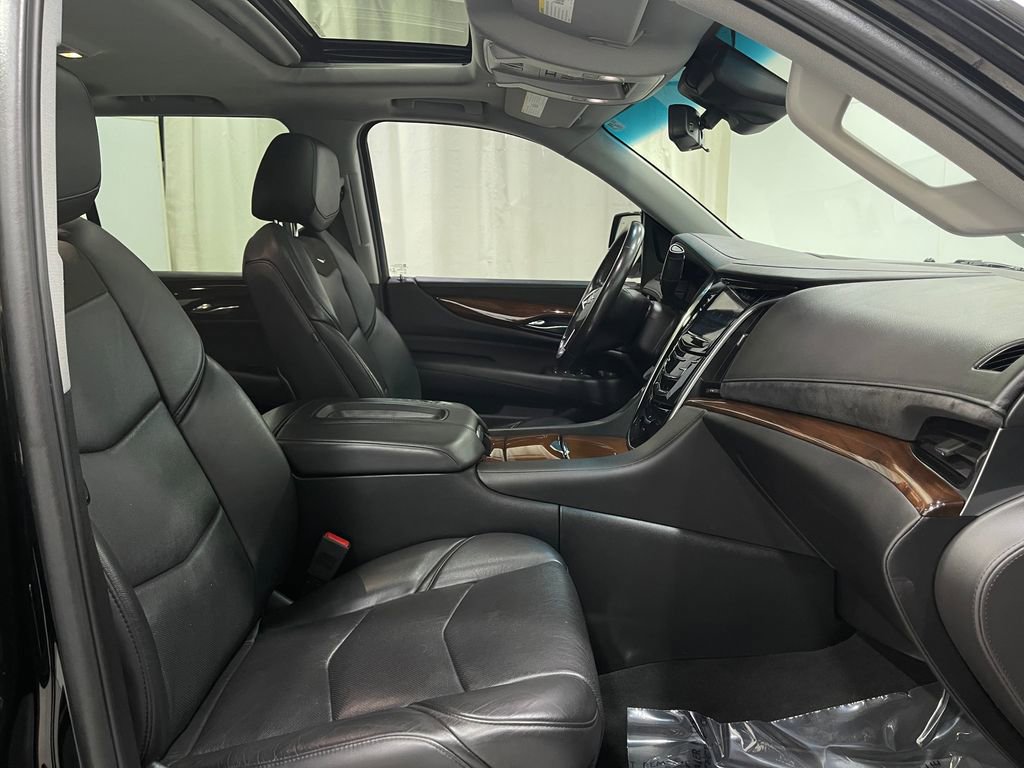 Used 2018 Cadillac Escalade Luxury image 35