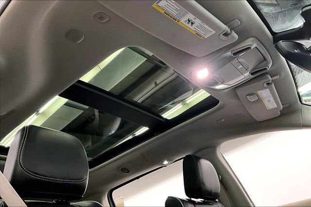 Used 2024 Chrysler Pacifica Limited image 18