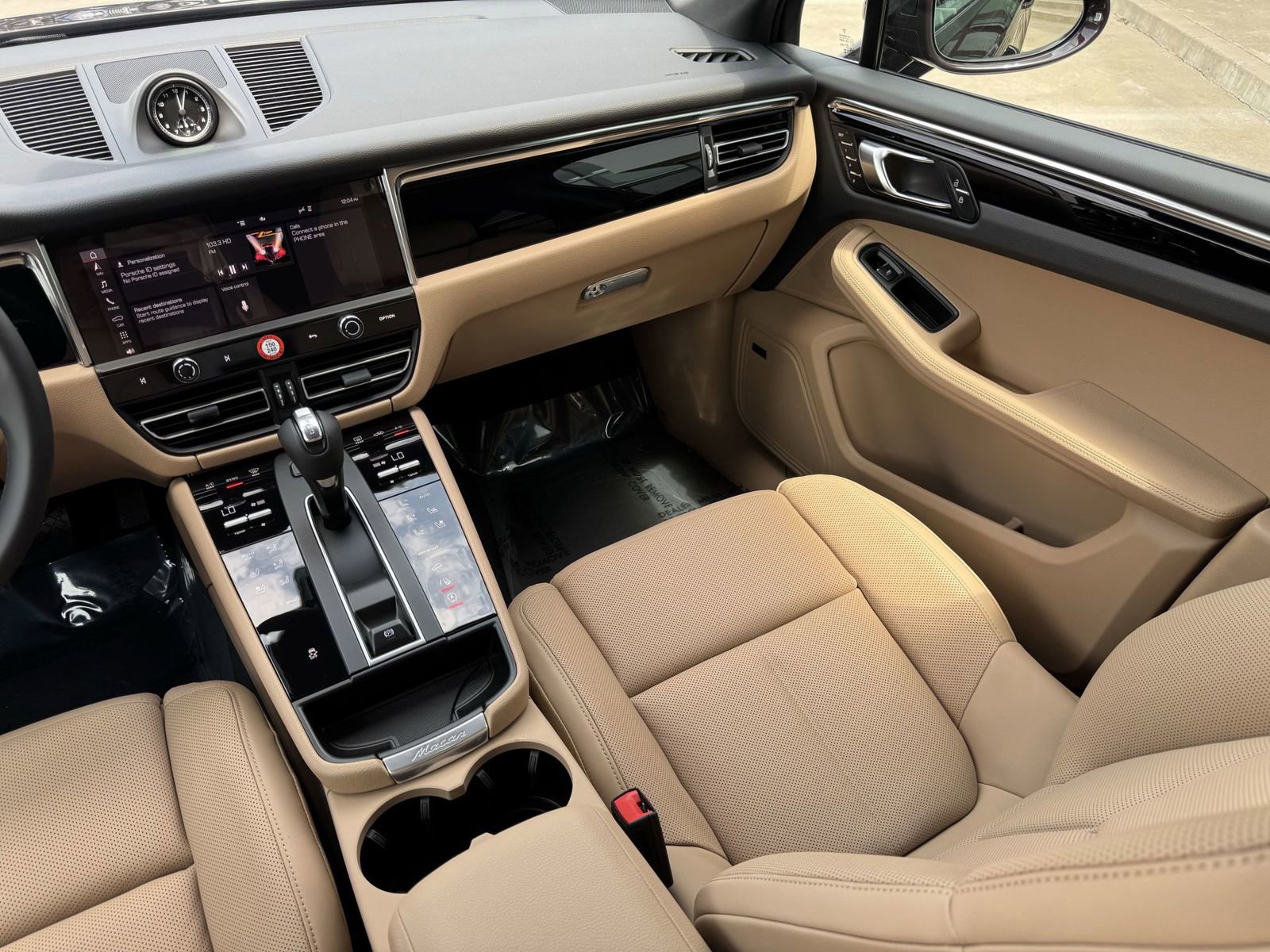 New 2025 Porsche Macan image 17