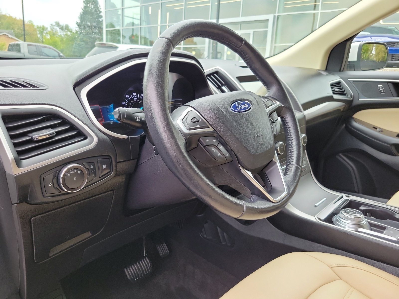 Used 2019 Ford Edge SEL w/ Equipment Group 201A FWD image 11