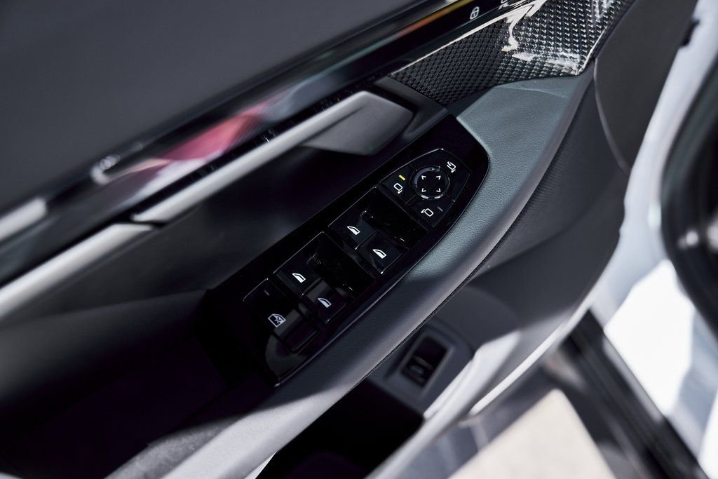 Used 2026 BMW 550e xDrive image 31