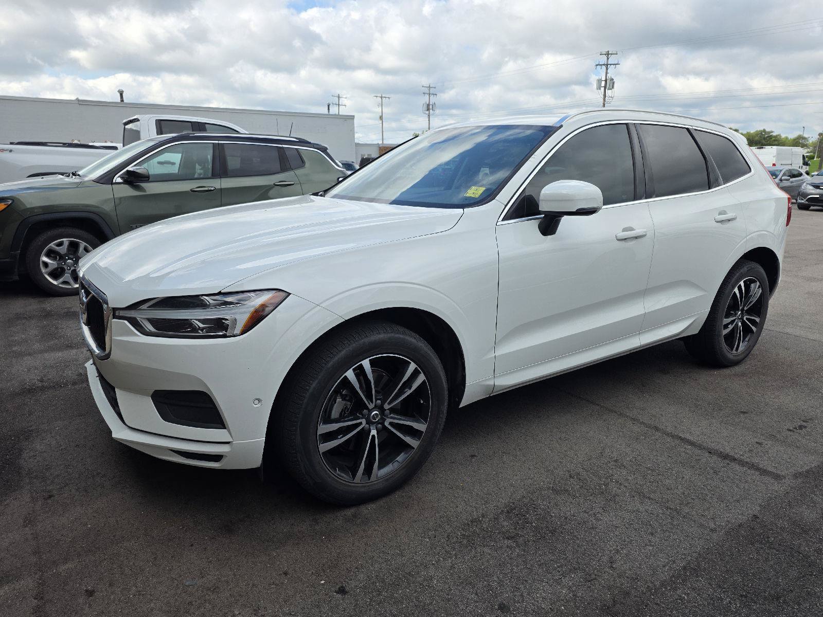 Used 2019 Volvo XC60 T5 Momentum w/ Premium Package AWD/4WD image 4