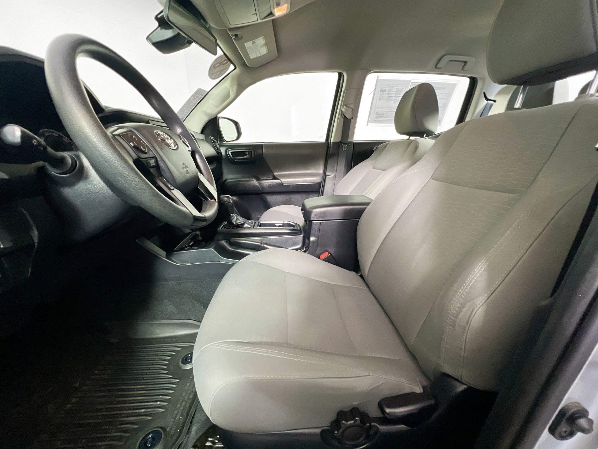 Used 2018 Toyota Tacoma SR w/ SR Convenience Package image 14