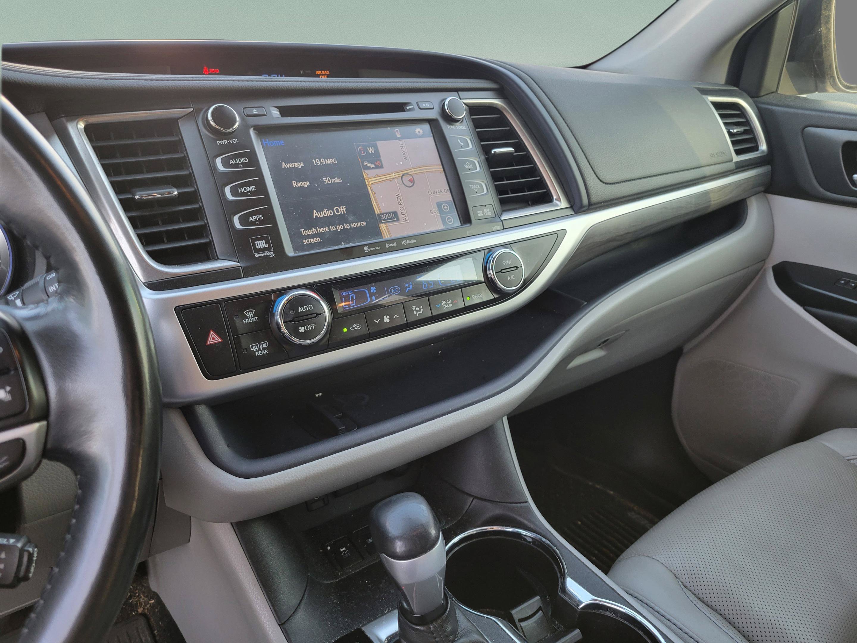 Used 2018 Toyota Highlander Limited Platinum FWD image 21