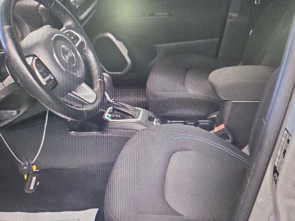 Used 2021 Jeep Renegade Latitude w/ Convenience Group AWD/4WD image 8