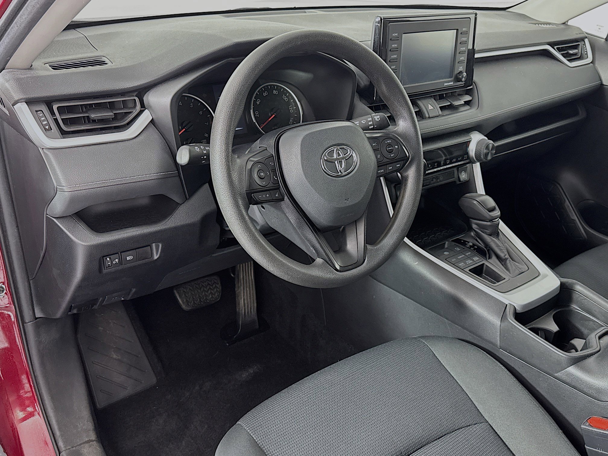 Used 2021 Toyota RAV4 LE image 9