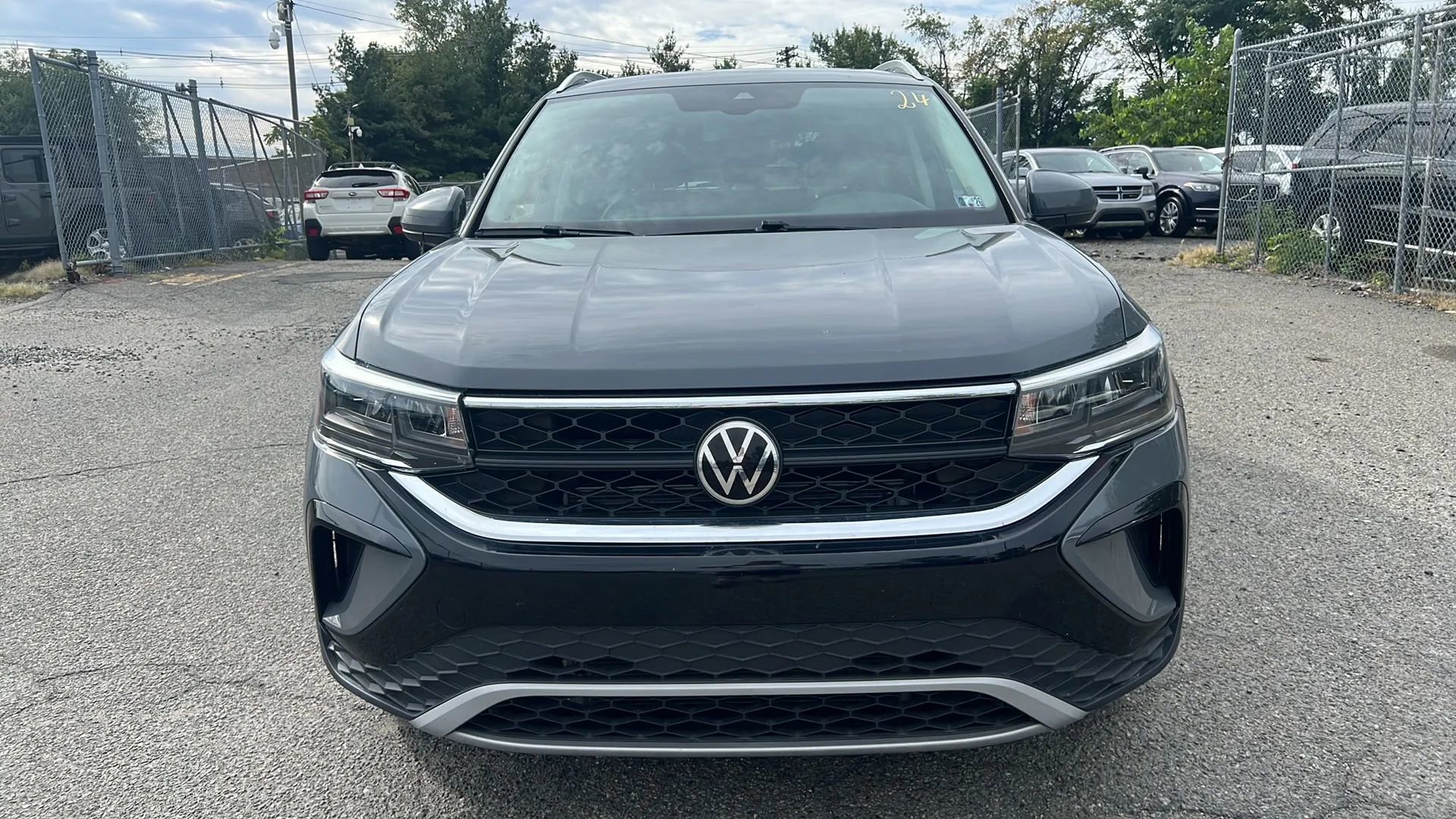 Used 2022 Volkswagen Taos SE image 2