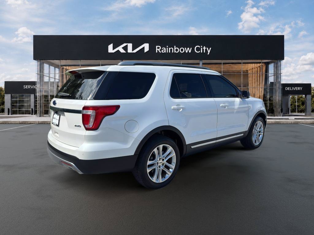 Used 2017 Ford Explorer XLT w/ Equipment Group 202A AWD/4WD image 5