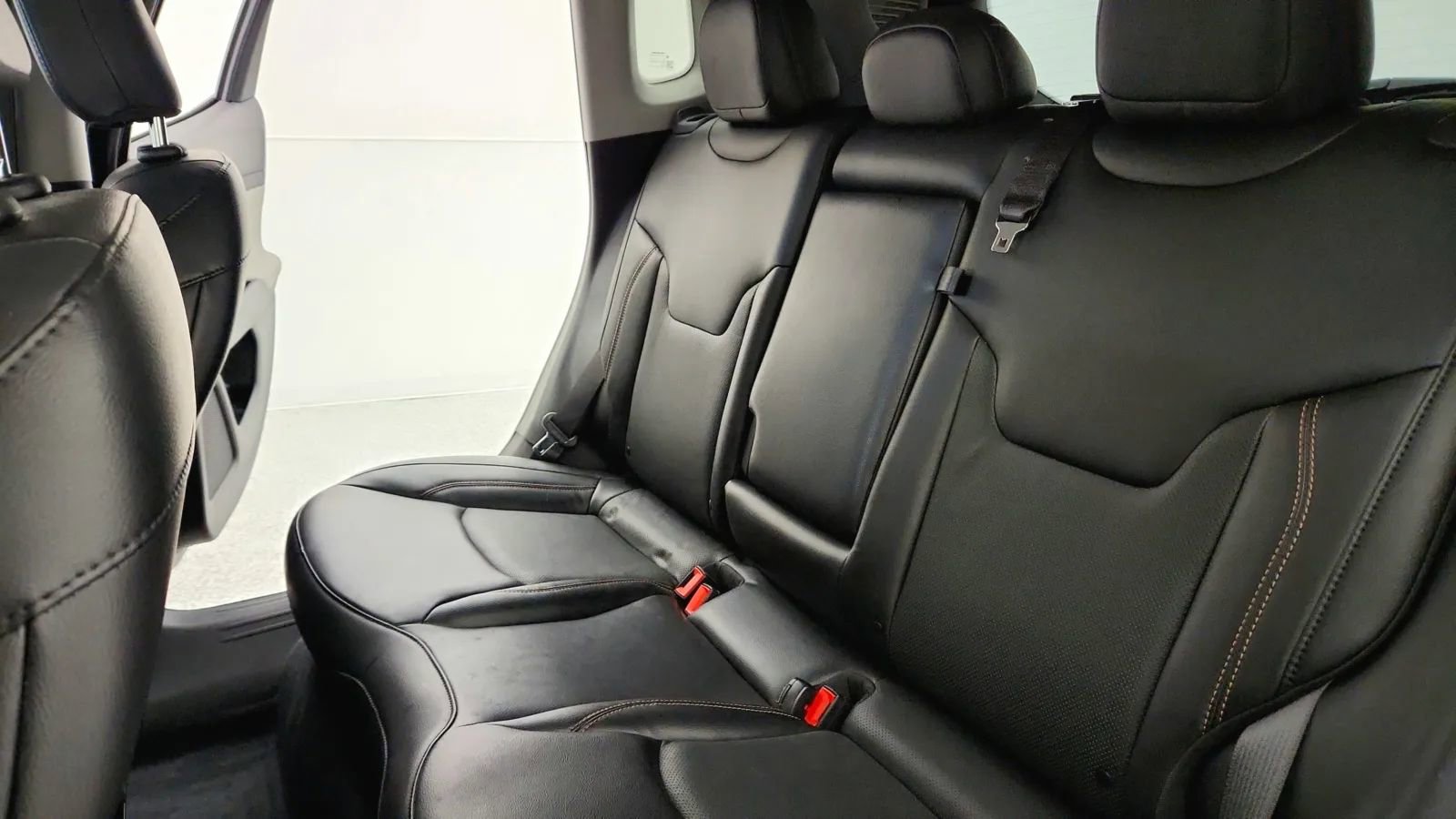 Used 2022 Jeep Compass Limited image 35