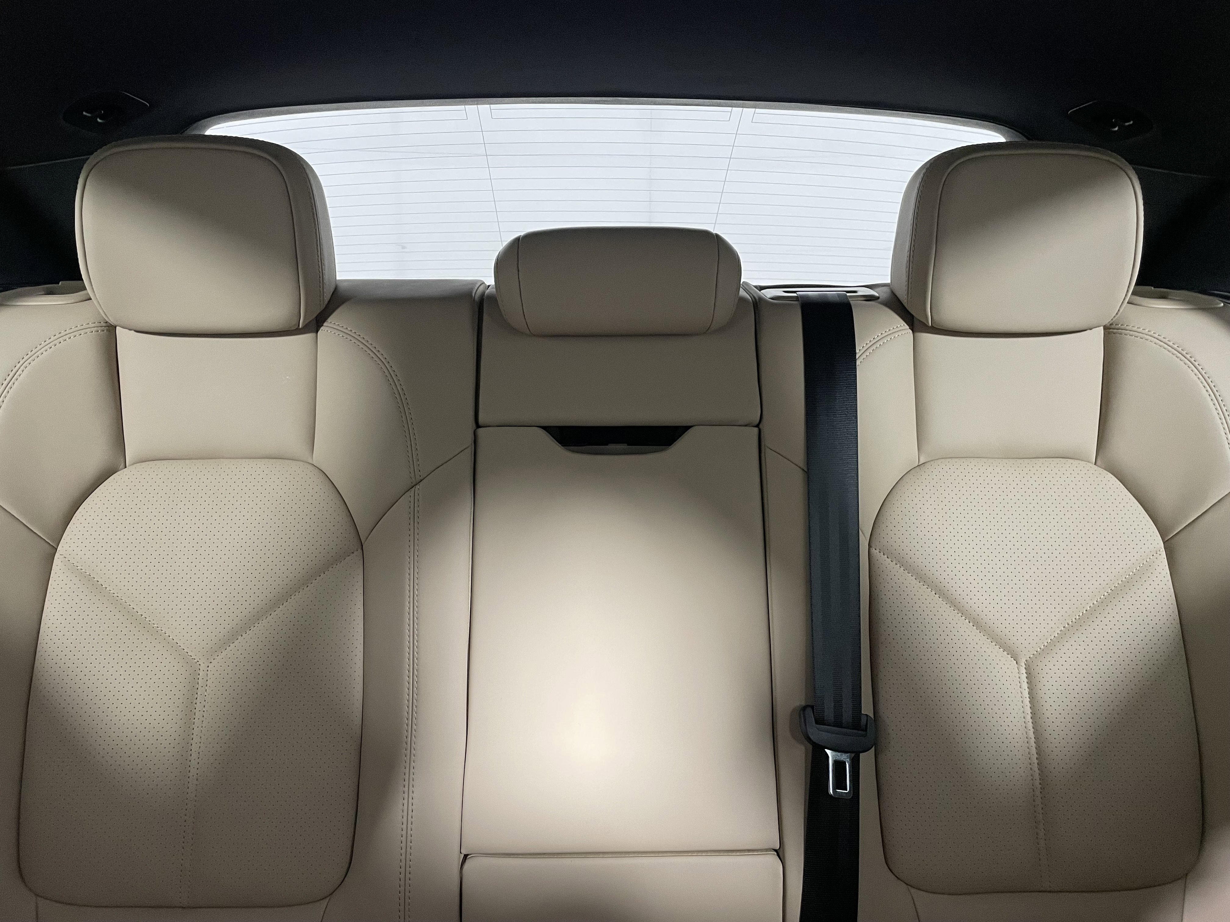 Used 2025 Porsche Macan image 16