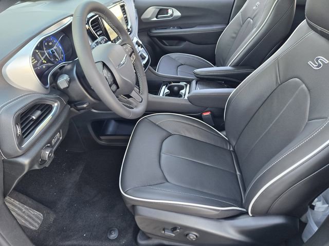 New 2026 Chrysler Pacifica Limited w/ S Appearance Package AWD/4WD image 8