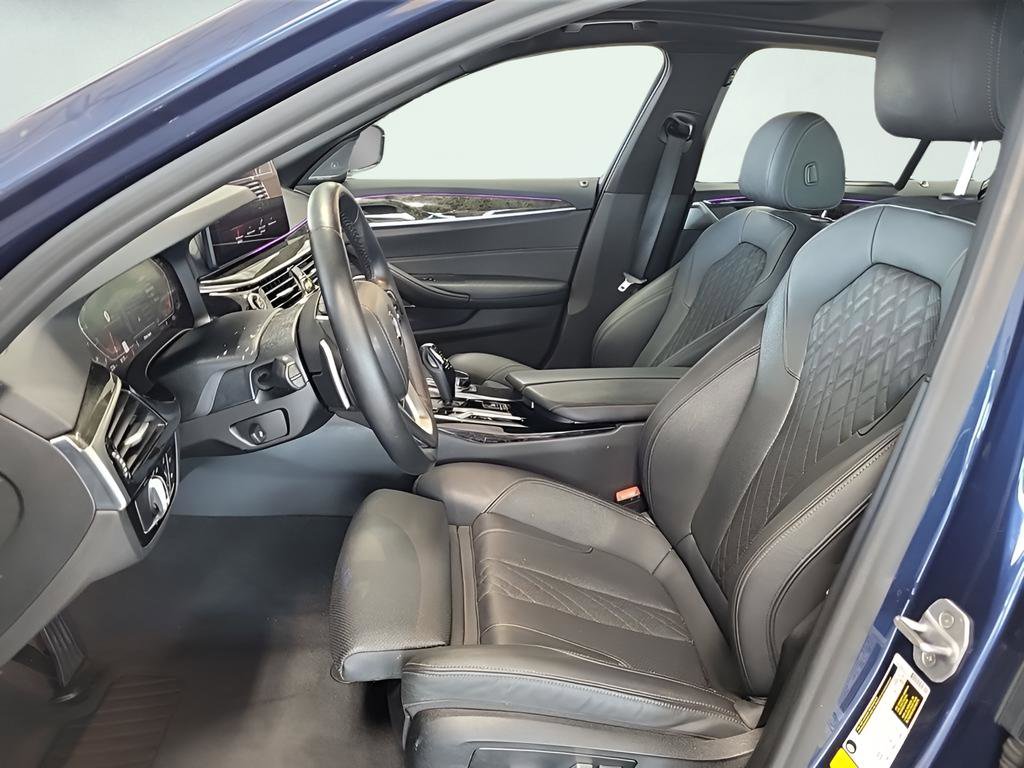 Used 2021 BMW 530i w/ Executive Package image 6