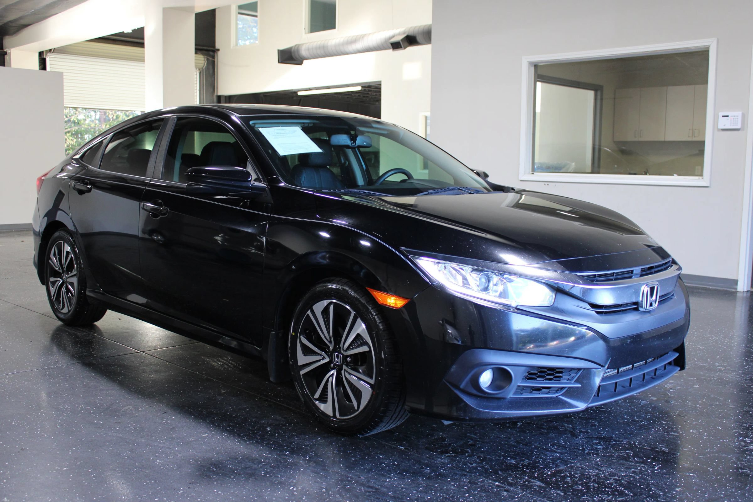 Used 2018 Honda Civic EX-L image 1