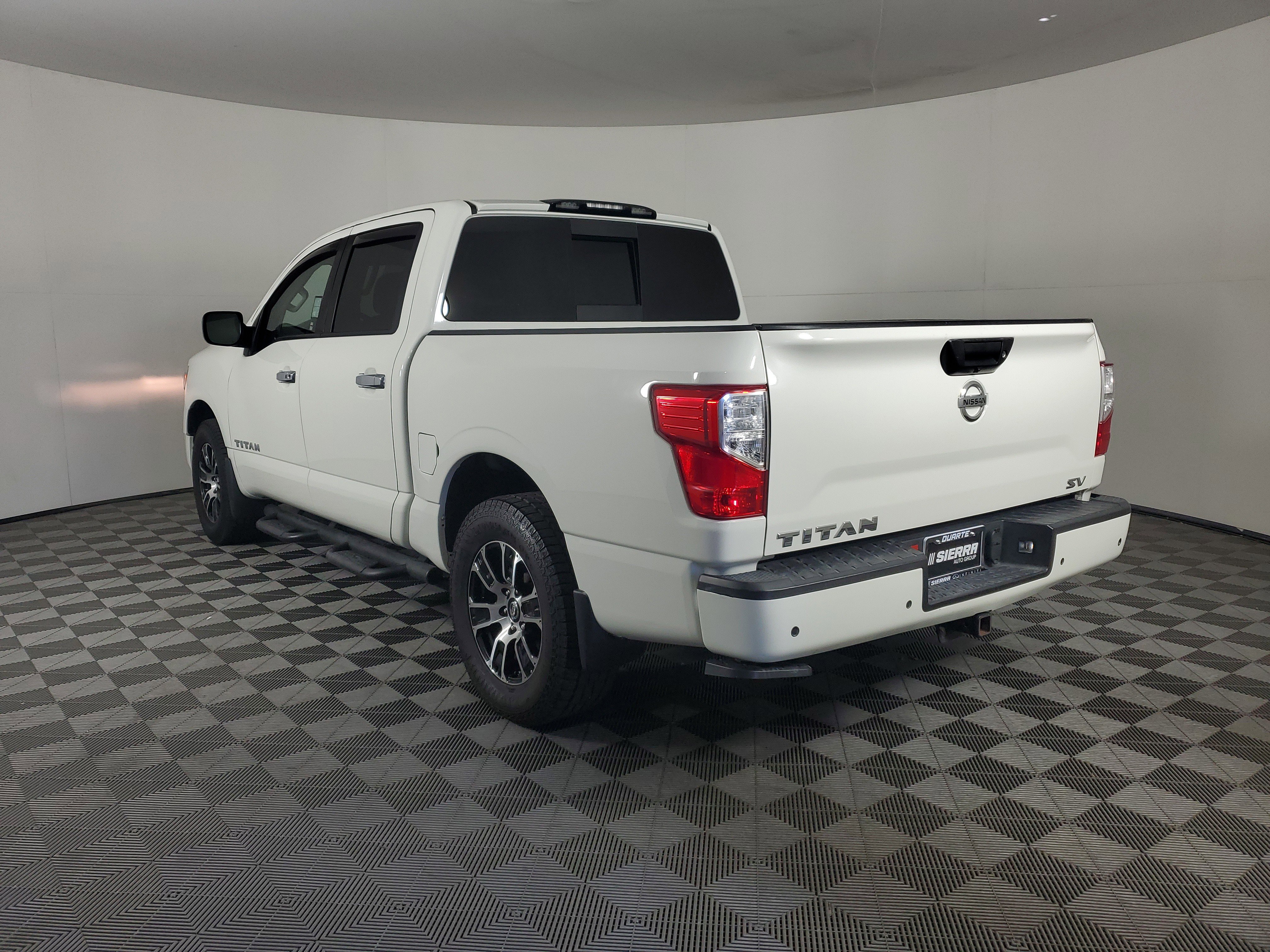 Used 2021 Nissan Titan SV w/ SV Convenience Package image 6