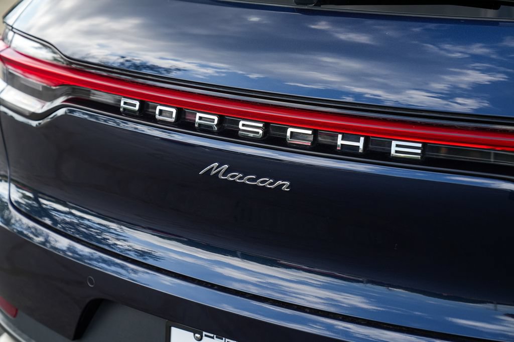 Certified 2021 Porsche Macan AWD/4WD image 16