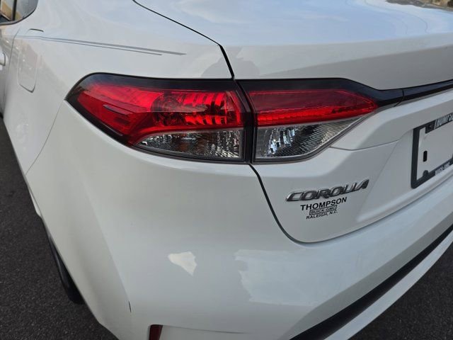 Used 2021 Toyota Corolla LE image 30