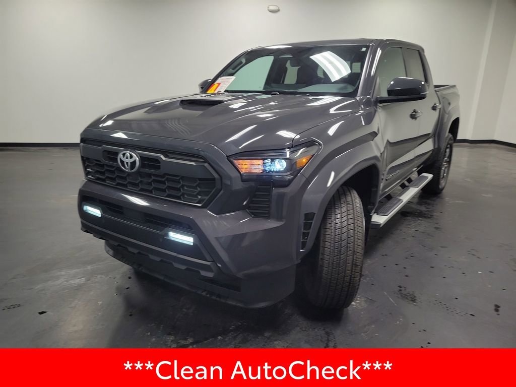 Used 2024 Toyota Tacoma TRD Sport w/ TRD Sport Upgrade Package image 4