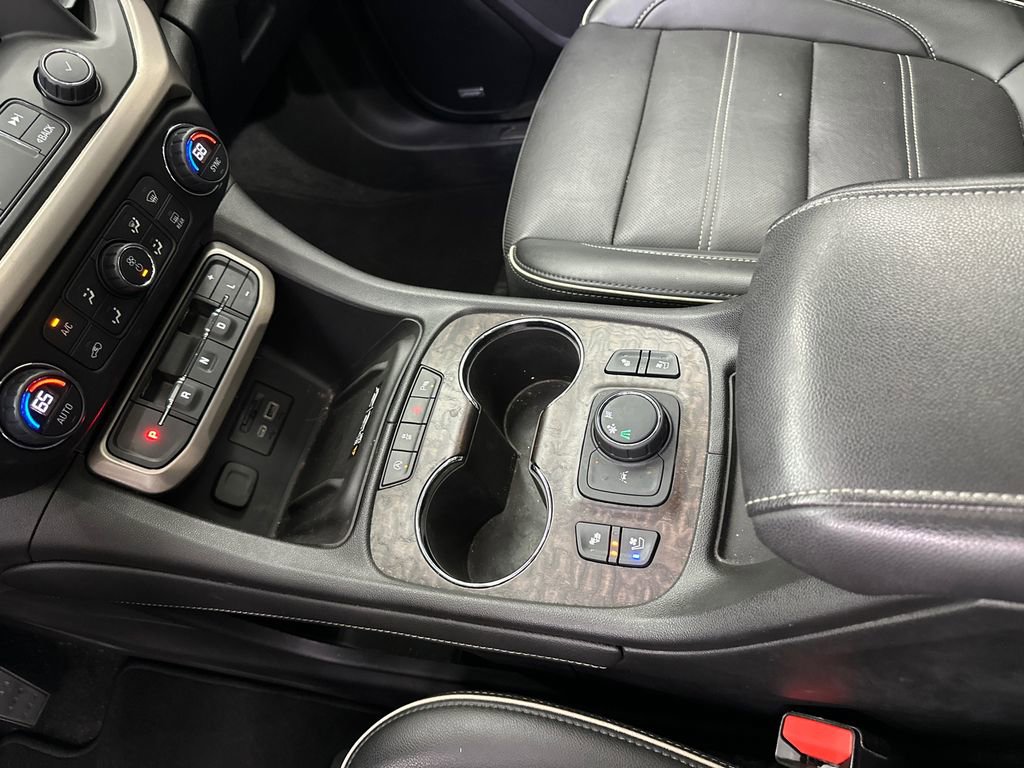 Used 2021 GMC Acadia Denali w/ Denali Technology Package FWD image 34