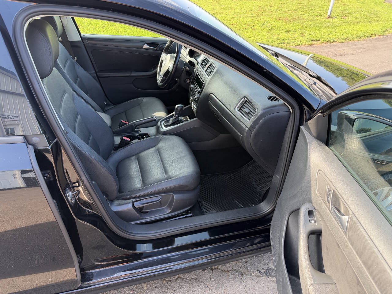 Used 2012 Volkswagen Jetta SE FWD image 17