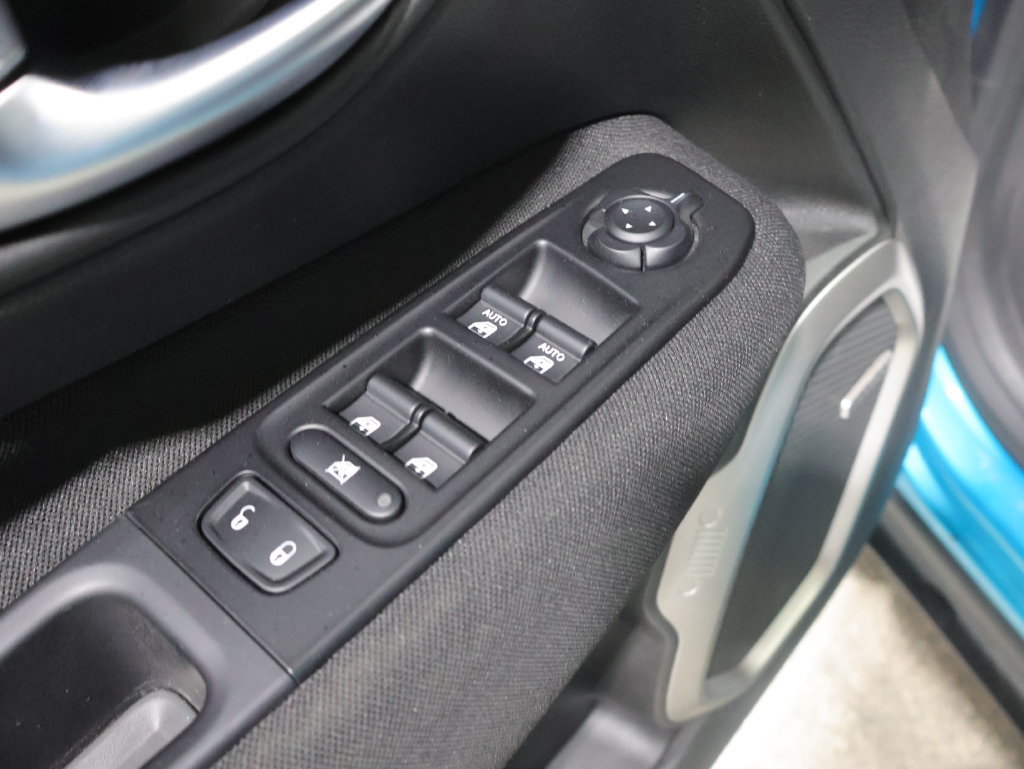 Used 2021 Jeep Renegade Latitude w/ Sun & Sound Group AWD/4WD image 15