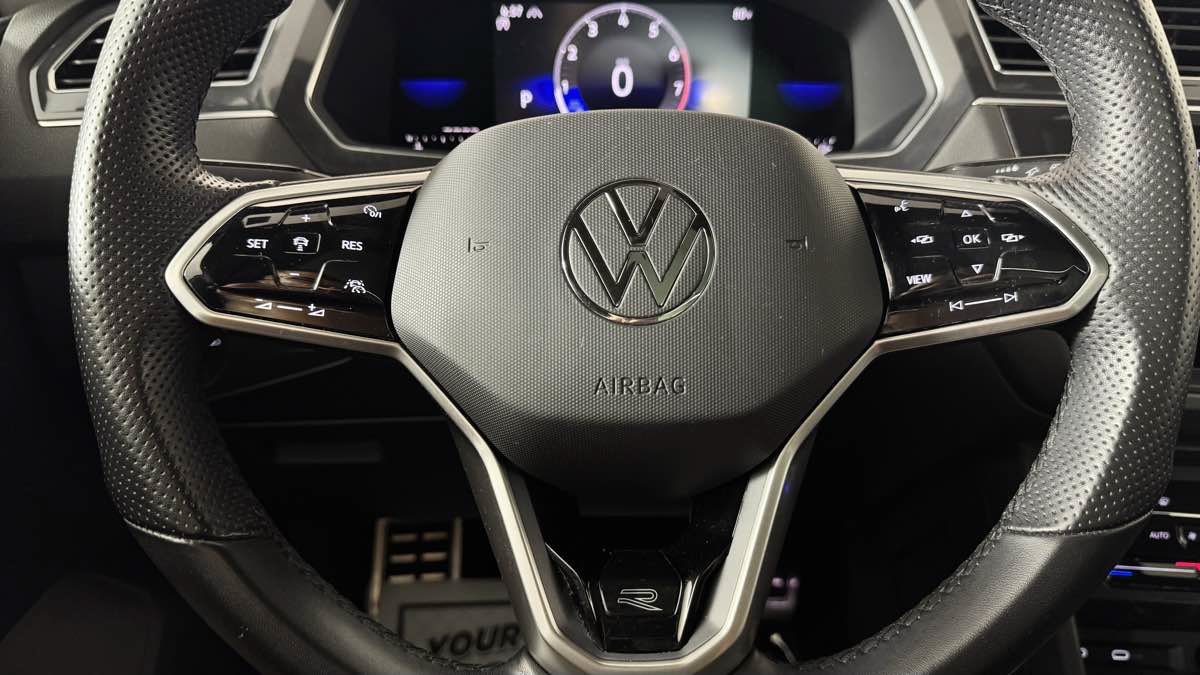 Used 2023 Volkswagen Tiguan SE R-Line AWD/4WD image 16